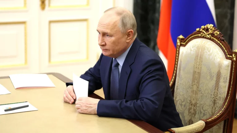 Путин подписал закон о конфискации имущества за фейки про армию