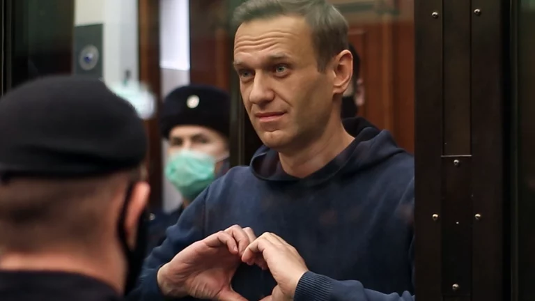 Навального перед смертью готовились обменять, утверждают его команда и СМИ. Что известно