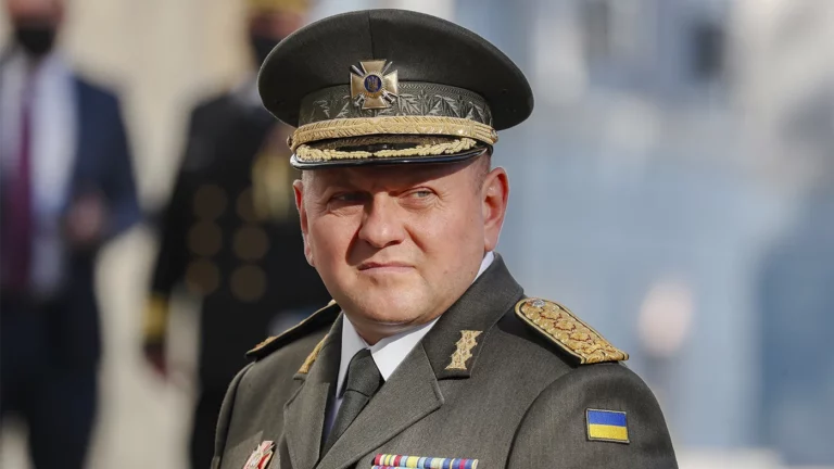 Зеленский встретился с Залужным и обсудил с ним «обновление руководства» ВСУ