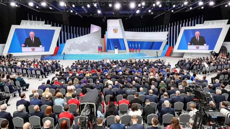 Путин поручил «продумать» новую схему НДФЛ для россиян с высокими доходами