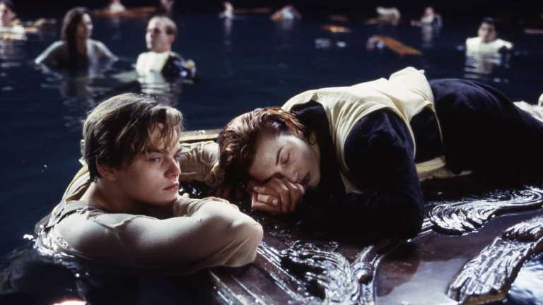 Дверь-плот из фильма «Титаник» продали на аукционе за $718 тысяч