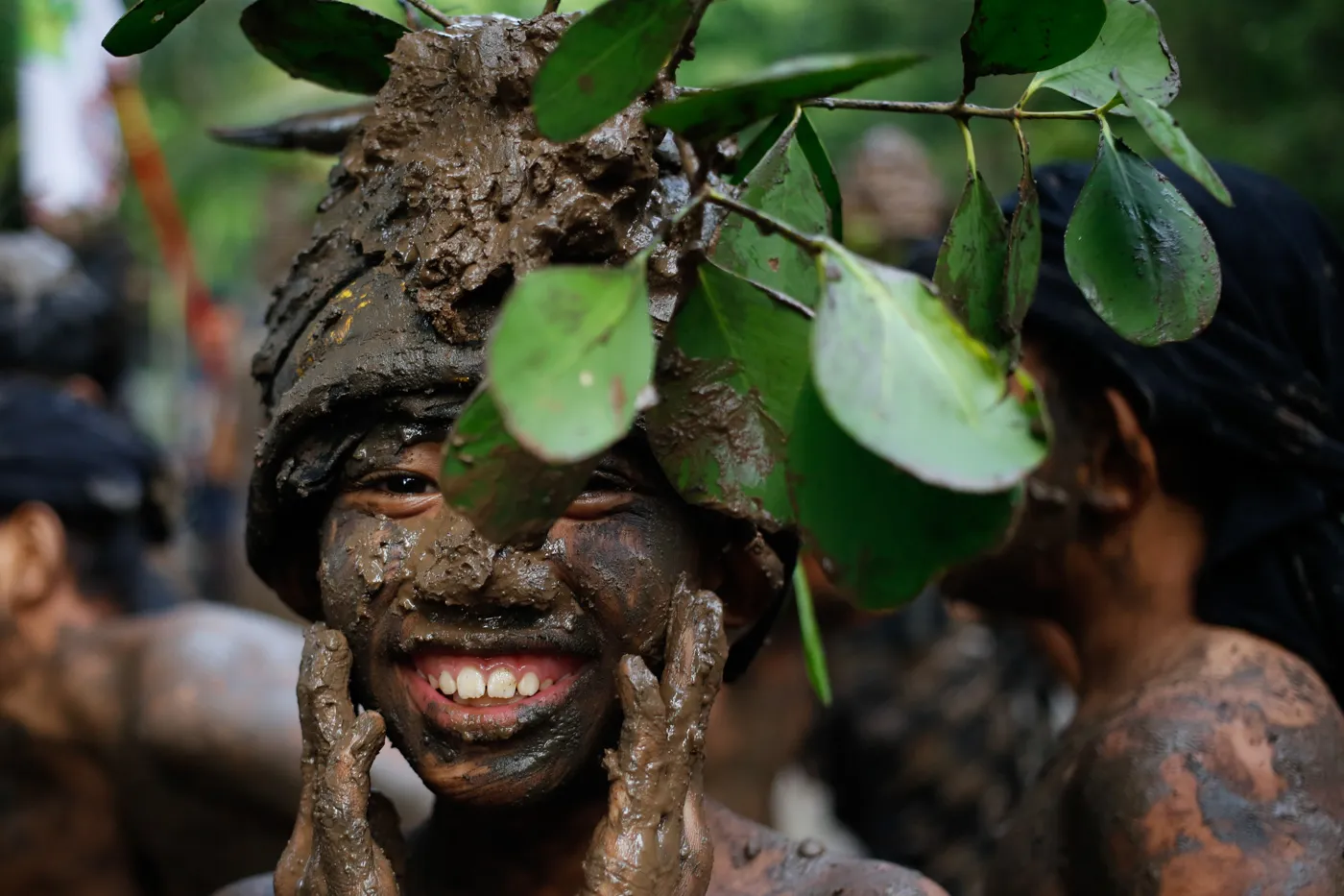 Ритуал очищения грязью мебуг-бууган на Бали. Фотогалерея