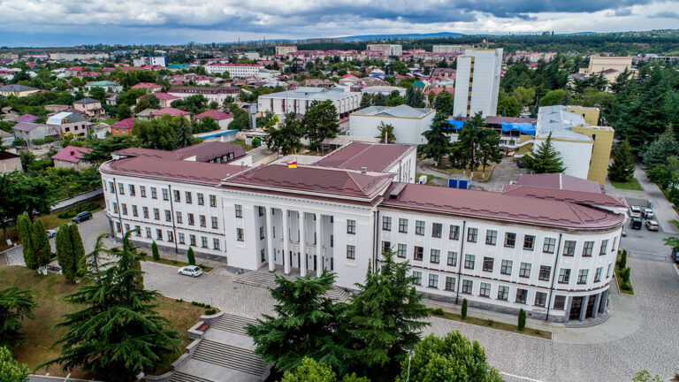Вид на здание парламента Южной Осетии