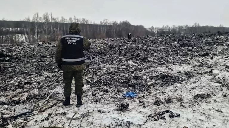 В Совфеде призвали потребовать возвращения пленных в обмен на выдачу тел погибших в Ил-76 украинцев