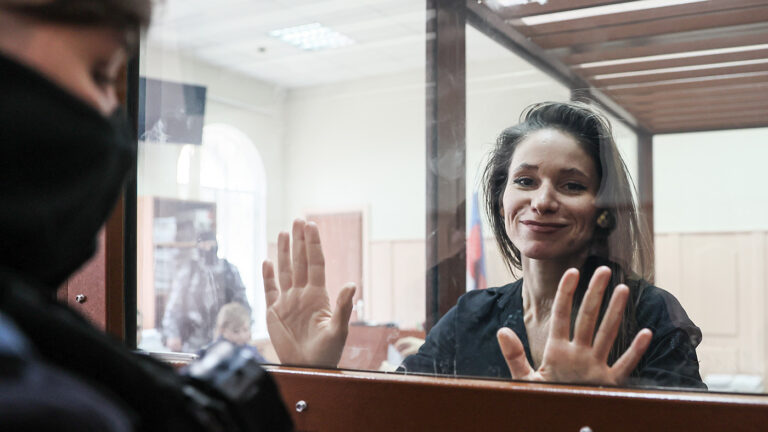 Журналистку Антонину Фаворскую арестовали в Москве по делу об экстремизме