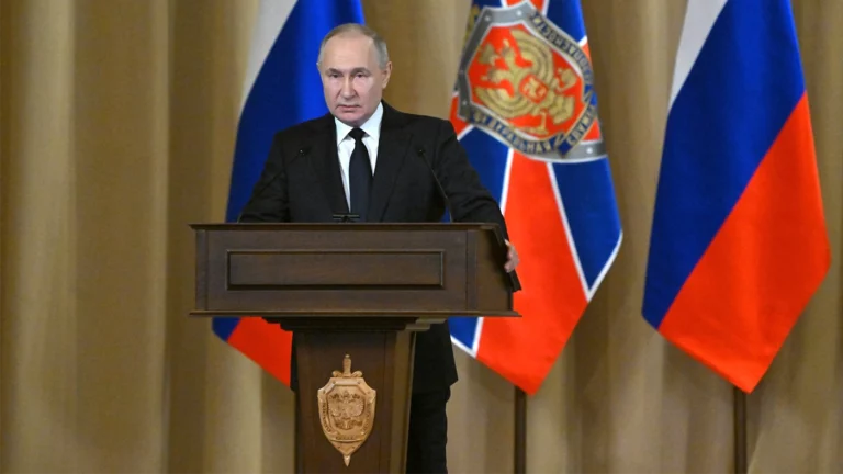 Путин поручил ФСБ наказывать «без срока давности предателей», вступивших в ДРГ