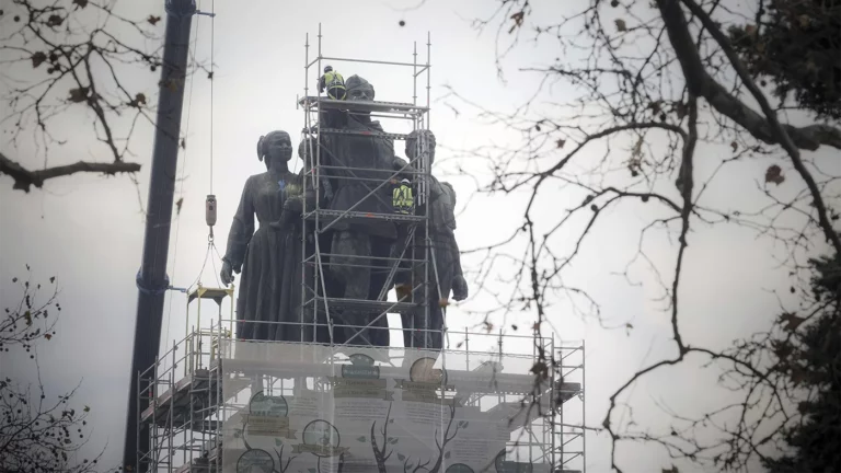 В Софии возобновили снос памятника Советской армии