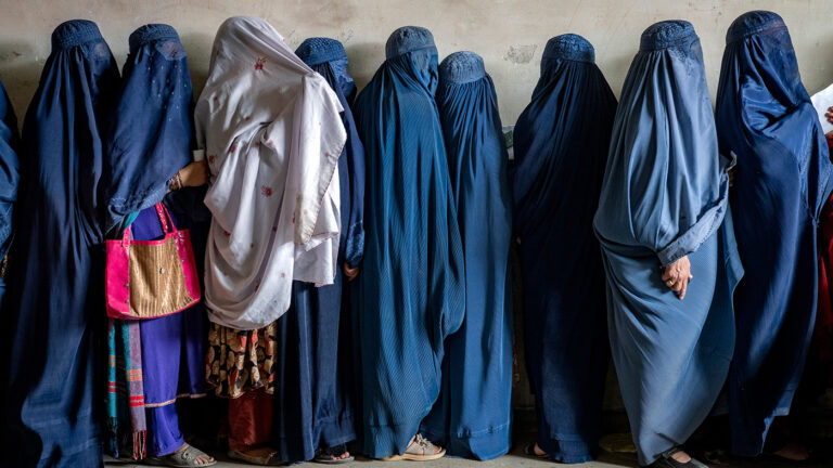 «Внутреннее дело Афганистана» — в МИД прокомментировали побивание женщин камнями