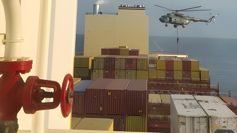 Спецназ Ирана захватил в Ормузском проливе контейнеровоз миллиардера из Израиля