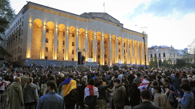 В Грузии начались протесты на фоне принятия закона об иноагентах