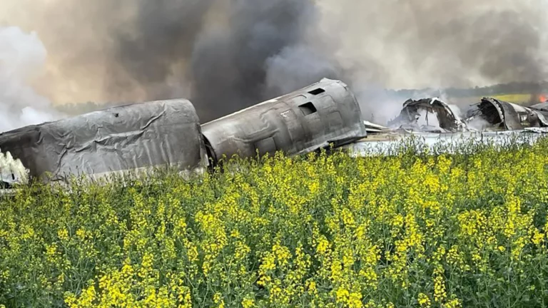 Самолет упал в поле в Ставропольском крае