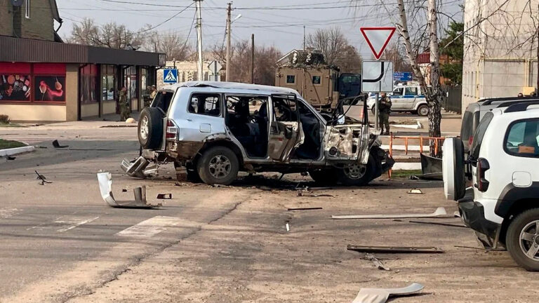 В ЛНР при подрыве автомобиля погиб чиновник из сферы образования