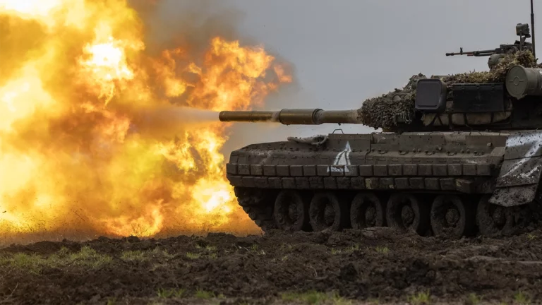 Военный эксперт Матвийчук рассказал о защите российских танков с помощью ИИ