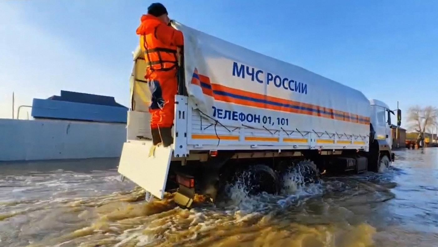 Критический подъем воды». Жителей тюменского Ишима призвали срочно  эвакуироваться