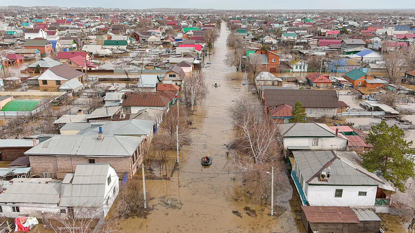 Уровень воды в реке Урал в Оренбурге превысил опасную отметку