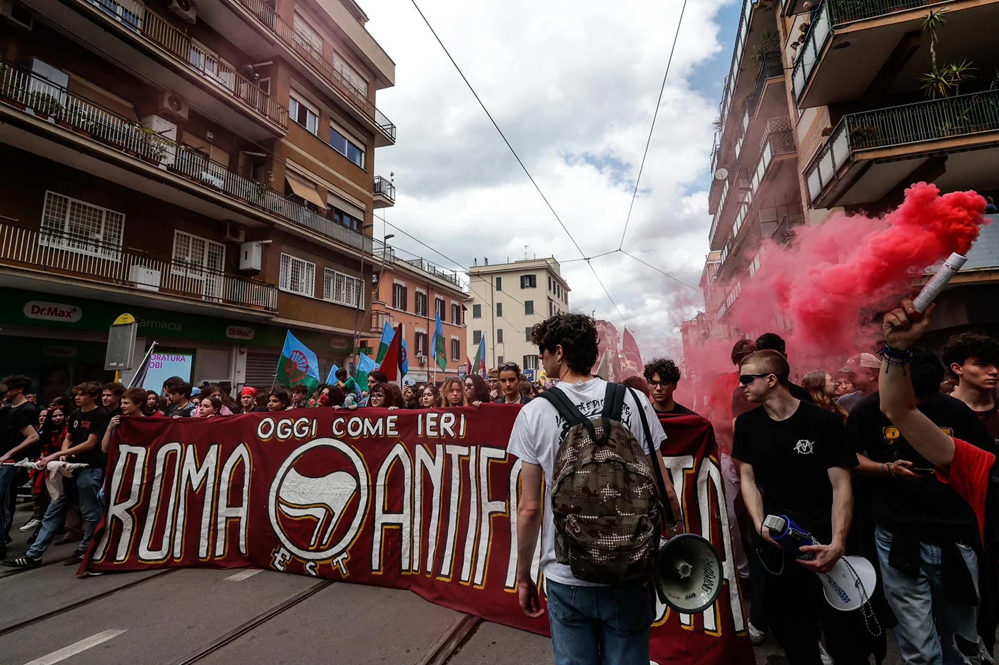 Шествие в Риме в честь 79-й годовщины освобождения Италии от фашизма. Фото дня