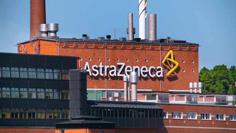 Суд отказал AstraZeneca в запрете российского аналога своего онкопрепарата