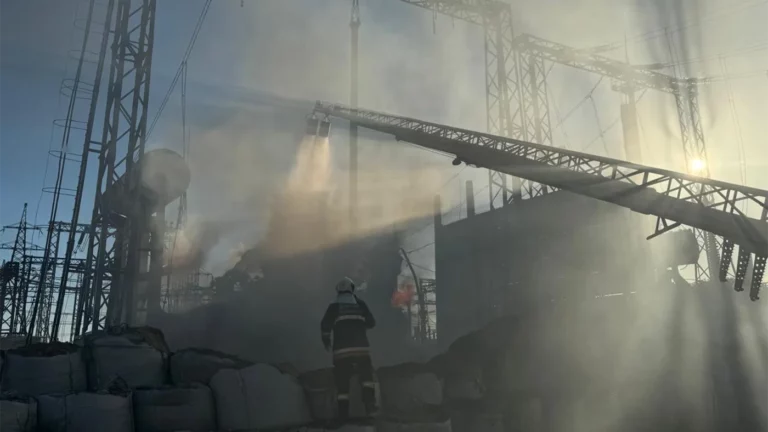 В нескольких областях Украины произошли взрывы, повреждены энергообъекты