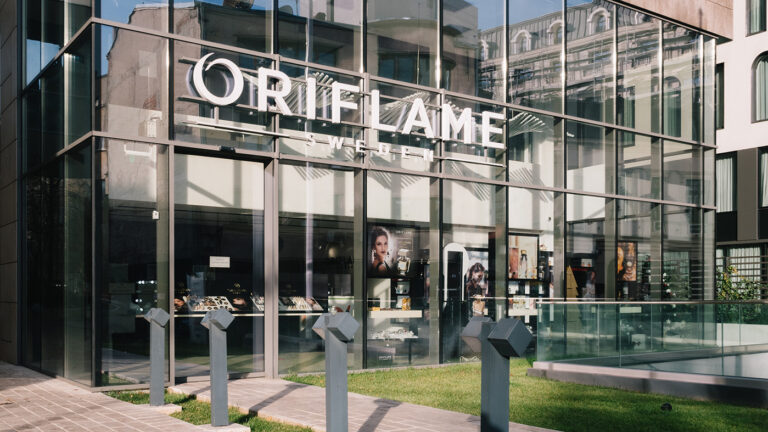 В Европарламенте раскритиковали Oriflame за продолжение работы в России