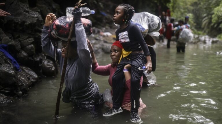 Миграционный кризис в США. Фотографии репортеров AP, получивших Пулитцеровскую премию-2024