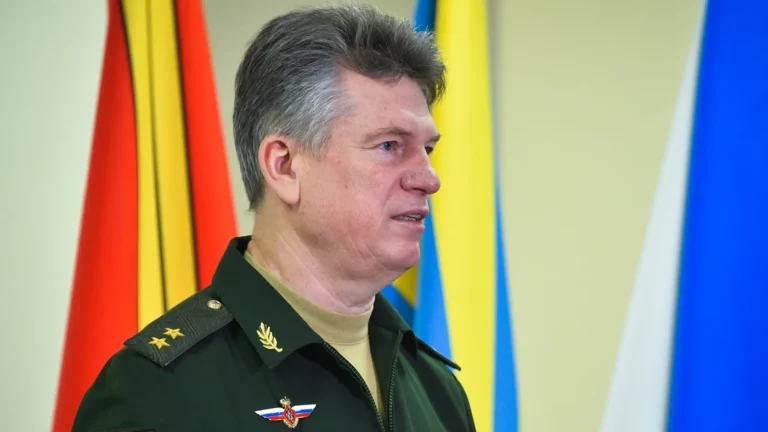 СКР: начальник управления кадров Минобороны Кузнецов задержан за взятку