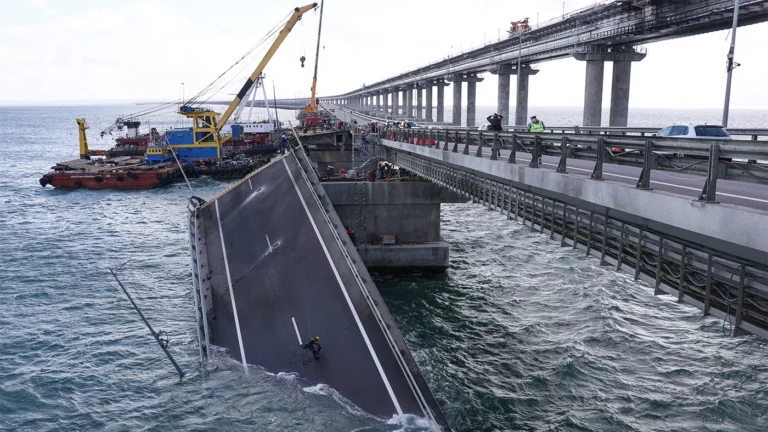 «Коммерсантъ» узнал детали о взрыве Крымского моста осенью 2022 года