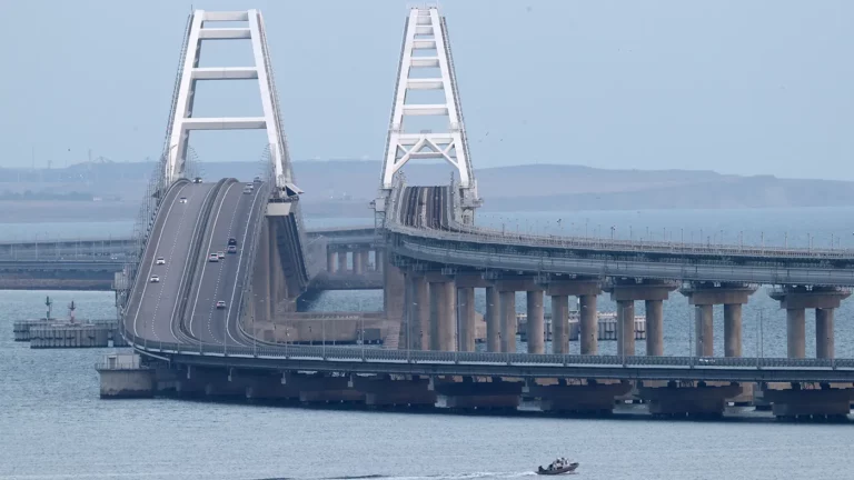 «Специальные ведомства принимают меры». Песков ответил на намек об исчезновении Крымского моста