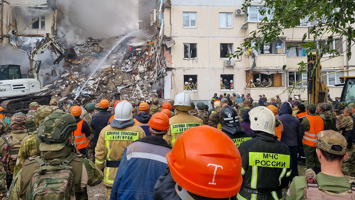 Из руин подъезда многоэтажки в Белгороде достали тела нескольких погибших