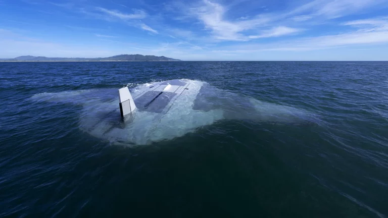 ВМС США начали использовать подводные беспилотники-«скаты». Как устроены Manta Ray