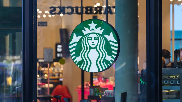 Starbucks возвращается? Ушедшая из России сеть кофеен регистрирует новые товарные знаки