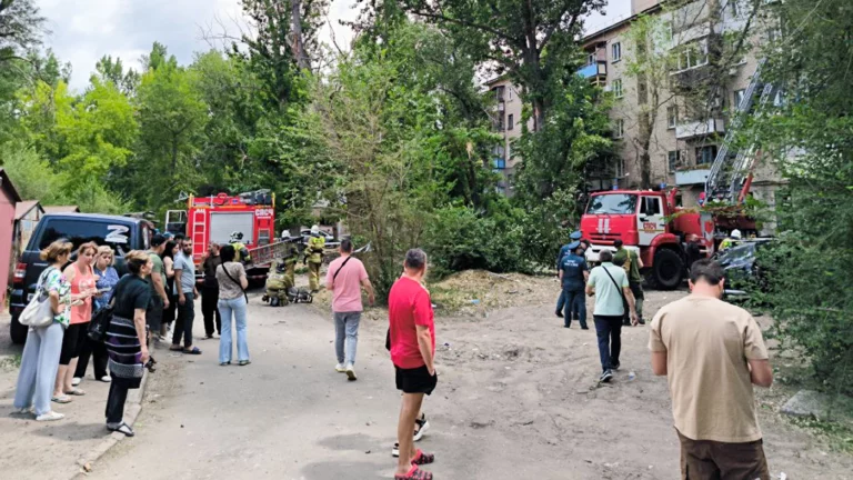 Власти ЛНР сообщили о ракетном ударе по Луганску, пострадали более 20 человек