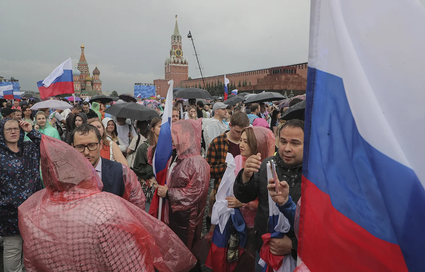 Митинг-концерт накануне празднования Дня России в Москве. Фото дня