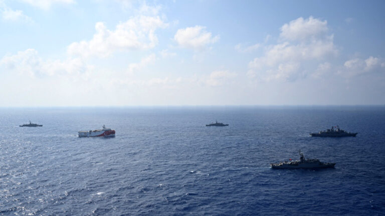 Турция, Румыния и Болгария начали разминирование Черного моря