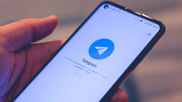 В России произошел сбой в работе Telegram и WhatsApp