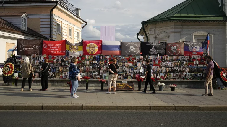 Импровизированный мемориал погибшим бойцам ЧВК «Вагнер», Москва, Россия