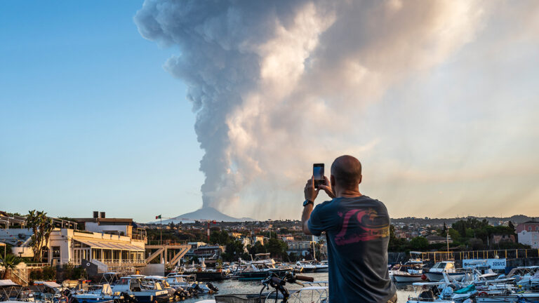 Извержение вулкана Этна. Фото дня
