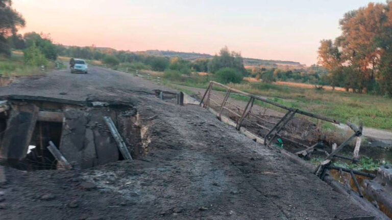 «Остался всего один»: ВСУ ударили по второму мосту через реку Сейм под Курском