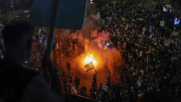 СМИ: 500 тыс. человек вышли в Тель-Авиве на митинг, требуя перемирия в Газе