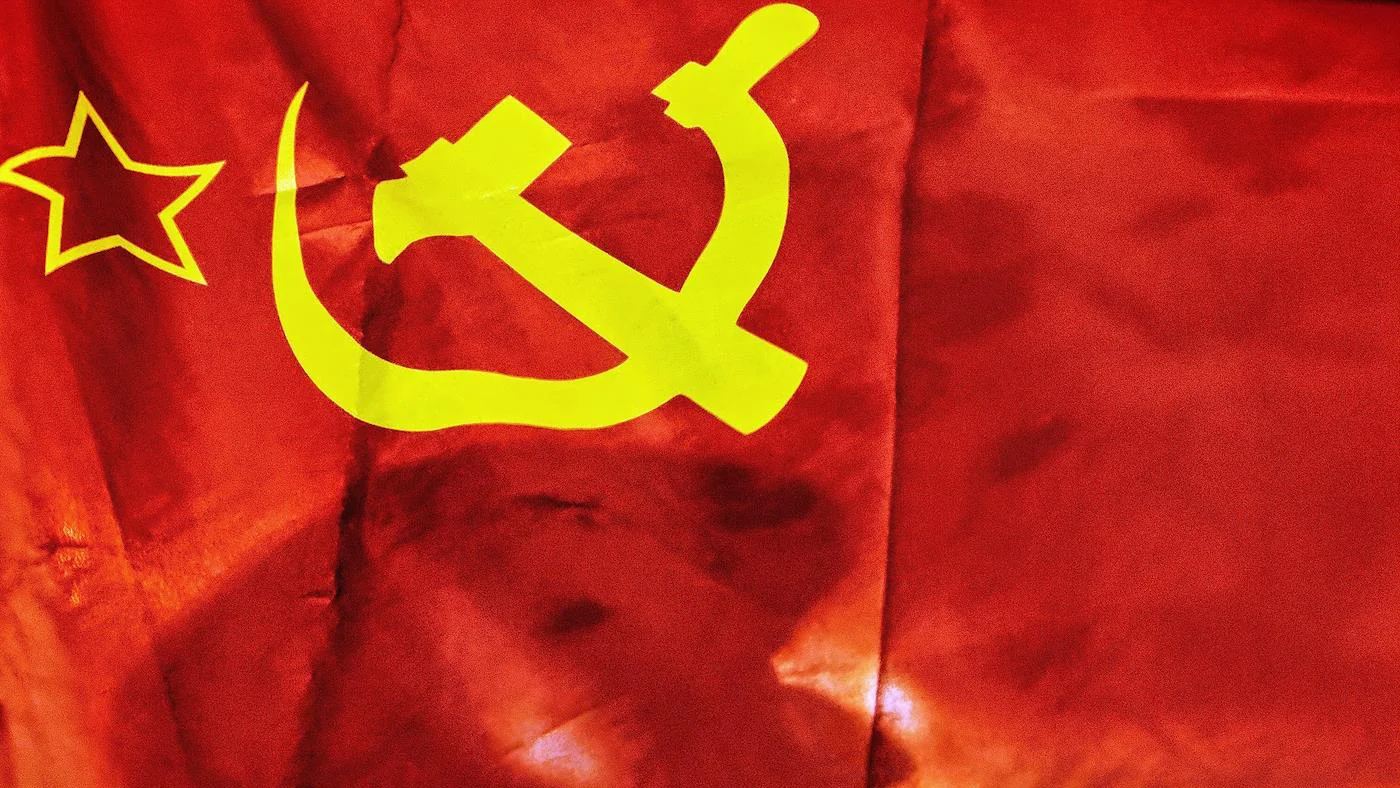 Yubkasini tortgan holda onlayn porno tomosha qiling