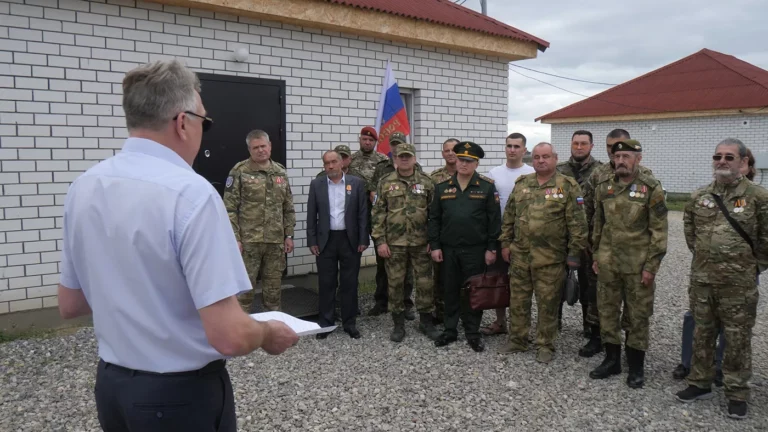 Вручение ключей от домов добровольцам СВО в Перевалово