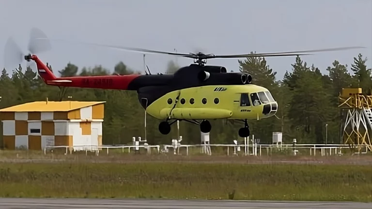 Двух школьников задержали в Ноябрьске за поджог вертолета Ми-8. Что известно