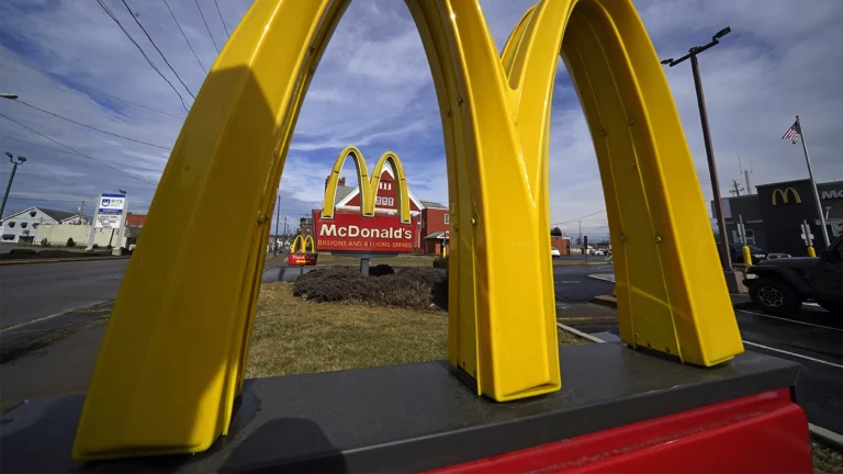 В США произошло массовое отравление из-за «Роял чизбургеров» из McDonald’s