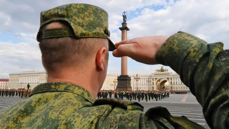 Стало известно, на сколько повысят военные пенсии в 2025 году