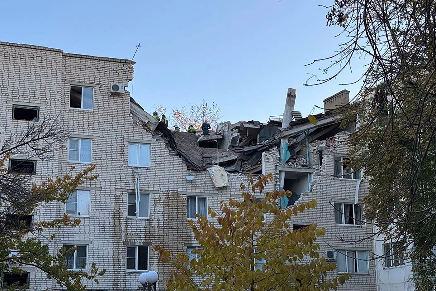 Взрыв газа в жилом доме в Черкесске. Фото дня