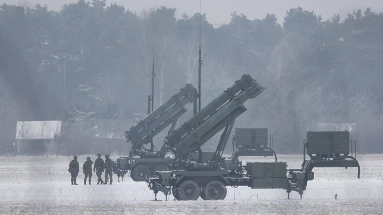 Пентагону разрешили отправить подрядчиков для ремонта вооружения на Украине