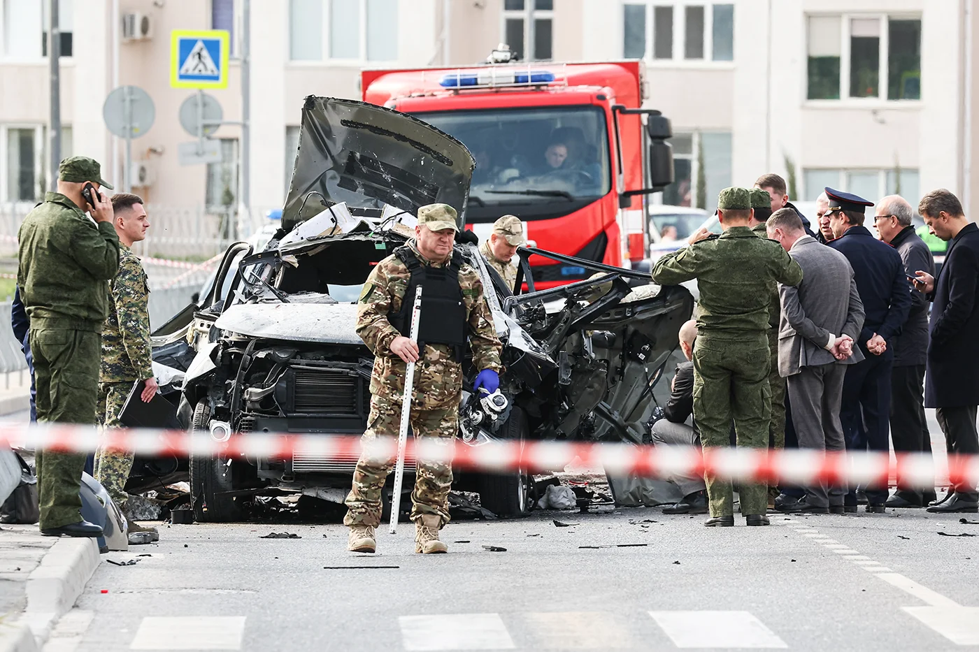 Взрыв автомобиля в Севастополе. Фото дня