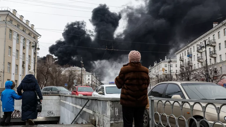 «Полопались окна»: что известно о пожаре в больнице в Екатеринбурге