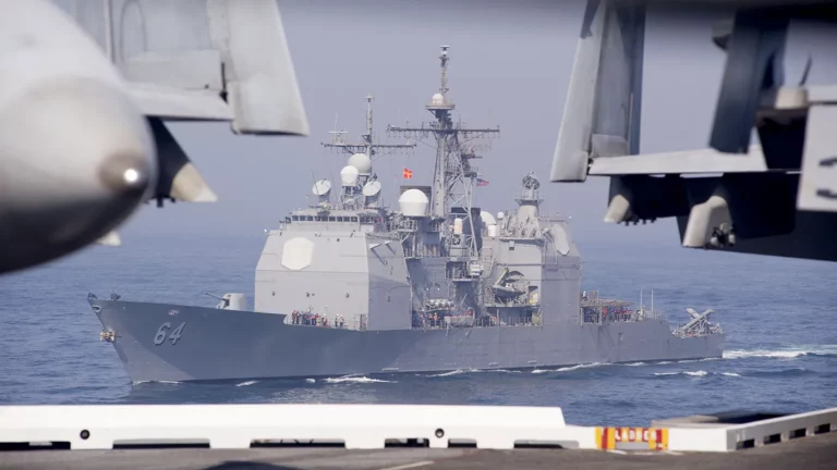 Архивное фото. Крейсер военно-морских сил (ВМС) США USS Gettysburg