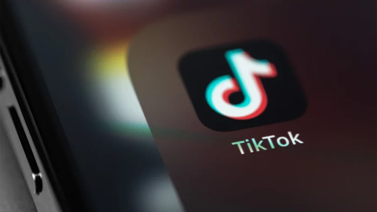 Bloomberg узнал, что Китай может продать TikTok Илону Маску