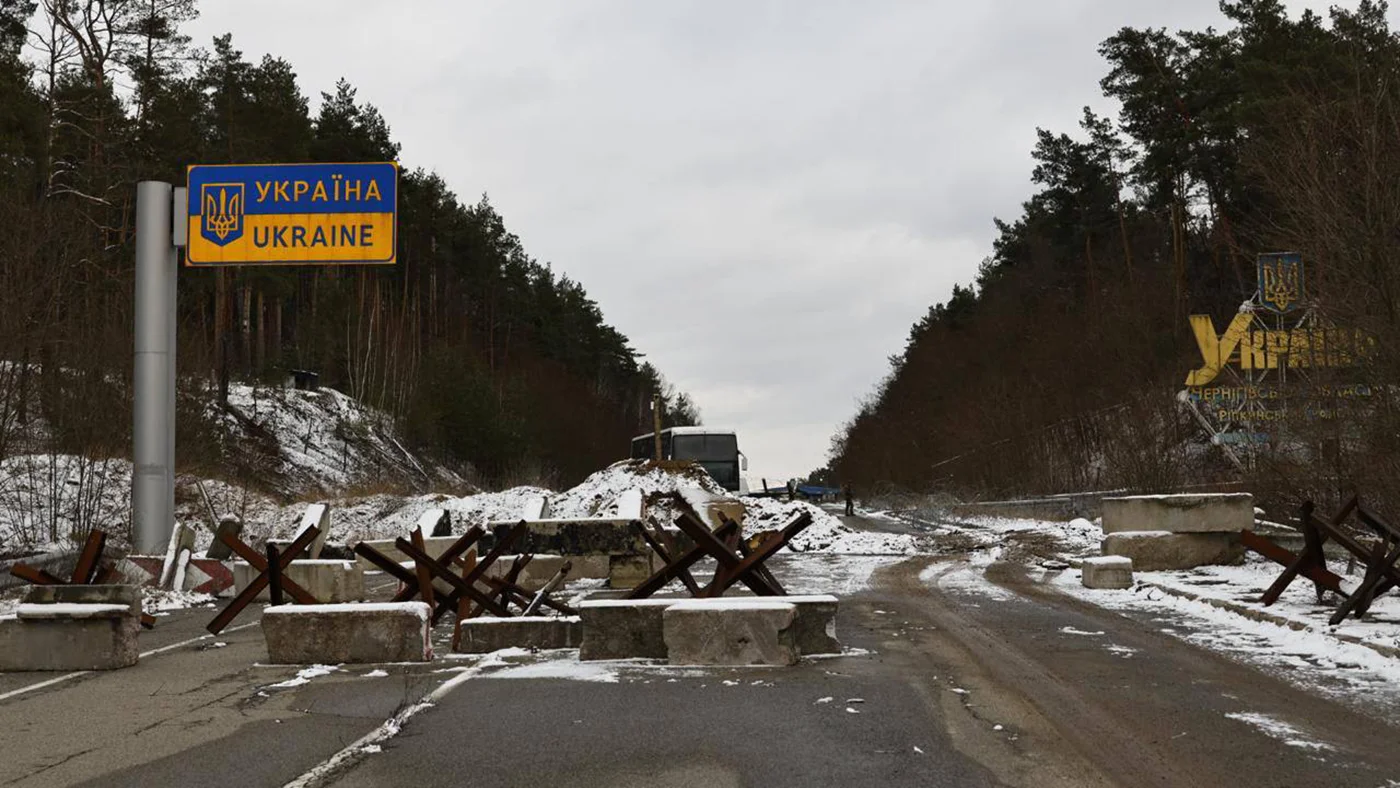 Освобожденные из плена бойцы ВСУ на украинской границе. Фото дня